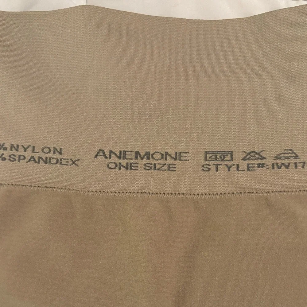 Anemone short - Picture 2 of 2